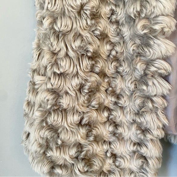 Le Chateau Faux Fur Grey Vest - Picture 5 of 12